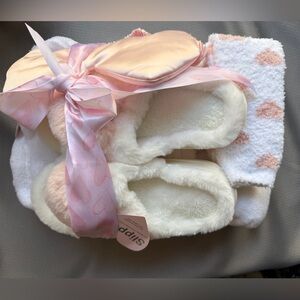 Luxurious White and Pink Women's Robe Set /slippers size 8/9